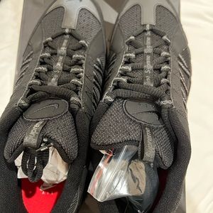 Air Humara 17 / Supreme 924464-001